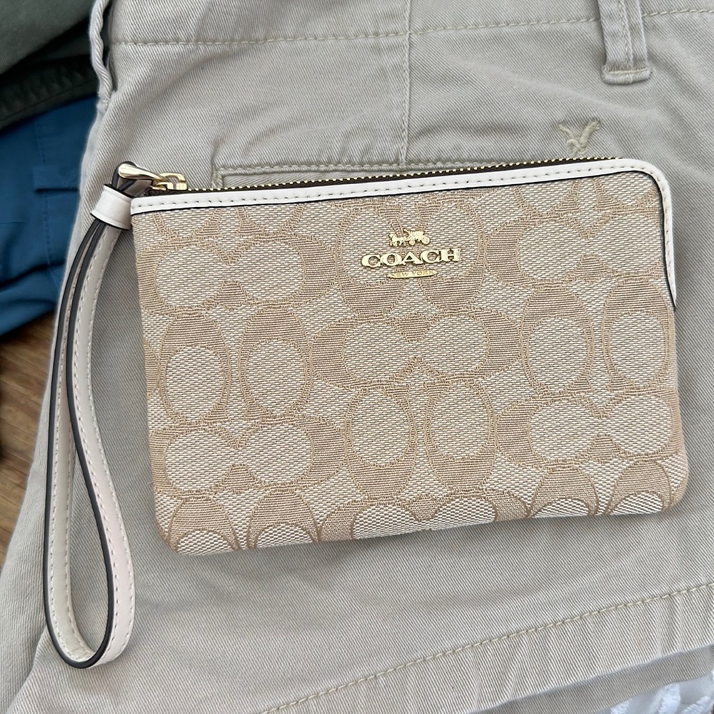 Coach - Brand New with tags wallet with strap